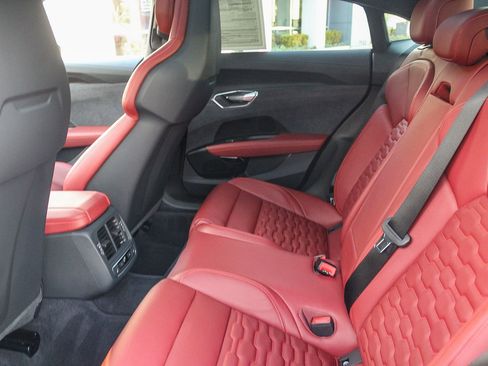 Used 2023 Audi e-tron GT Prestige w/ Prestige Package image 18