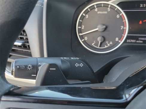 Used 2023 Nissan Rogue SV image 8