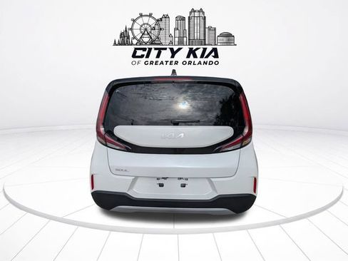 Certified 2025 Kia Soul LX w/ LX Technology Package FWD image 5