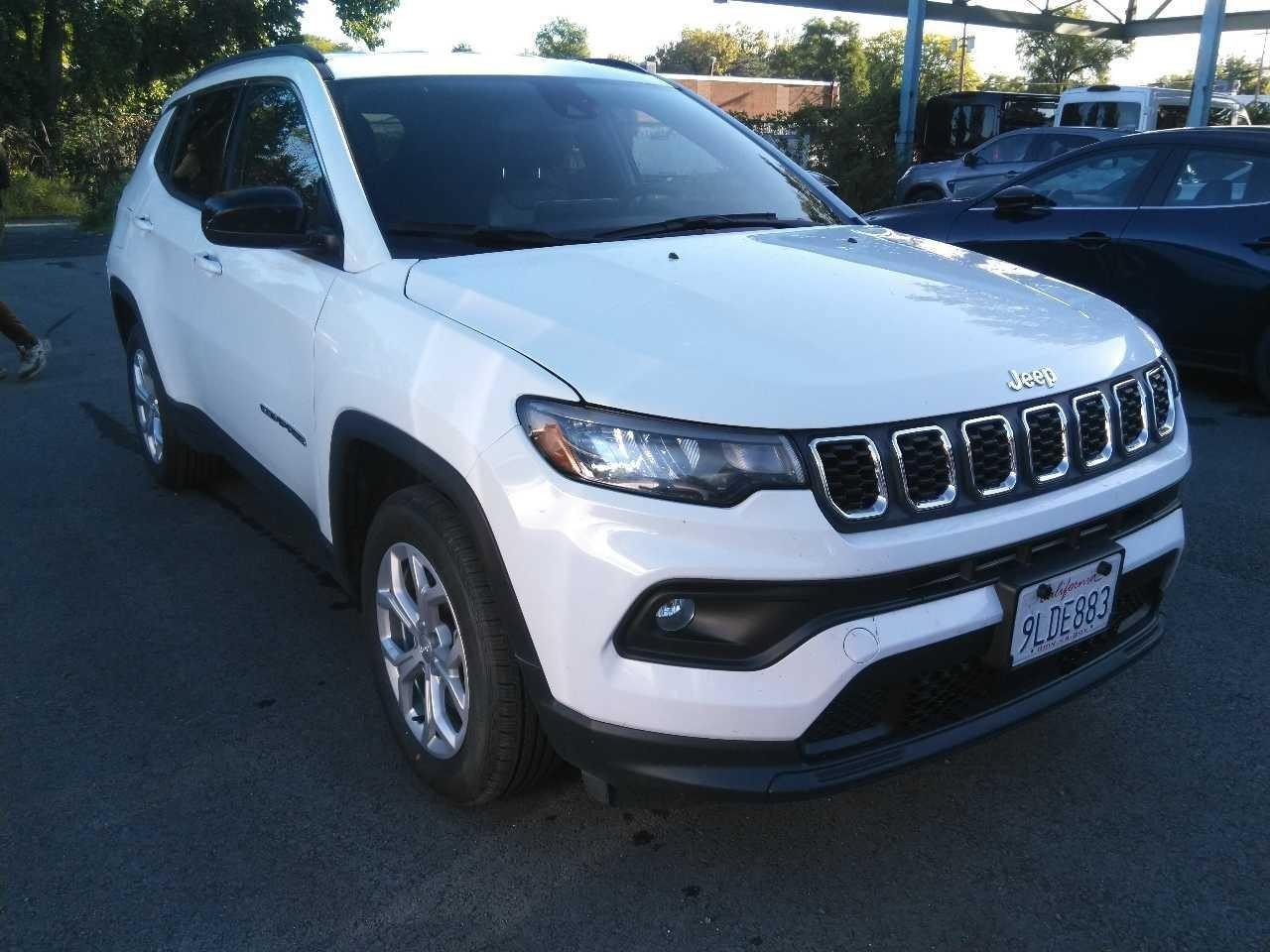 Used 2024 Jeep Compass Latitude AWD/4WD image 4