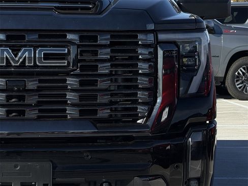 Used 2024 GMC Sierra 2500 Denali Ultimate image 9