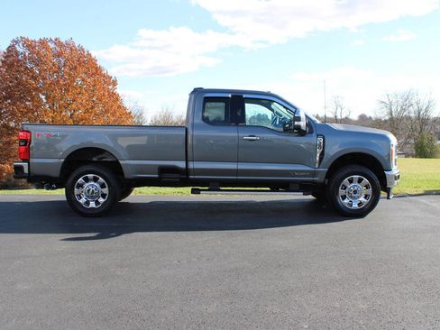 Used 2023 Ford F350 Lariat w/ Chrome Package image 2