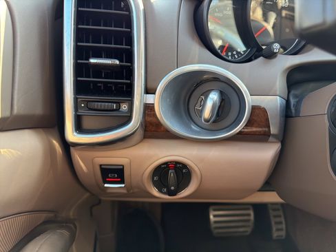 Used 2014 Porsche Cayenne Turbo S image 20