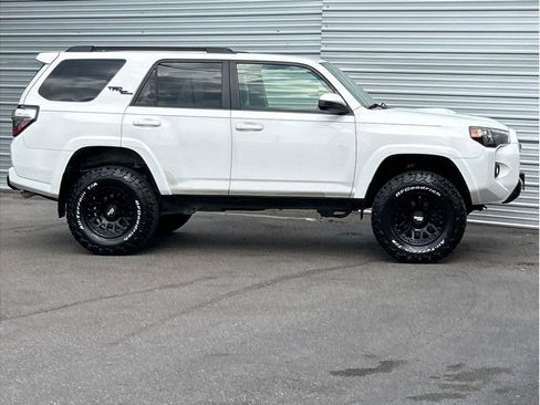 Used 2019 Toyota 4Runner TRD Off-Road Premium image 11
