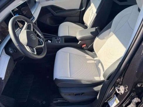 Certified 2025 Volkswagen Tiguan SE AWD/4WD image 5