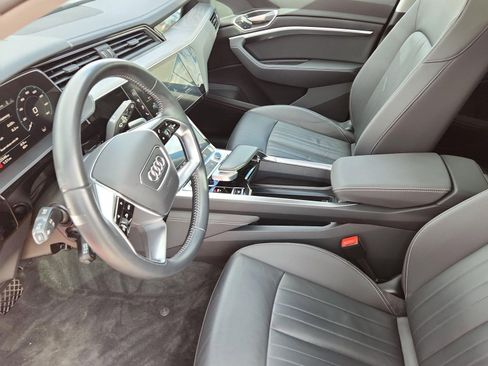 Used 2021 Audi e-tron Premium w/ Convenience Plus Package image 4
