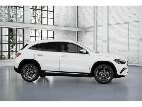 Used 2026 Mercedes-Benz GLA 250 4MATIC image 15
