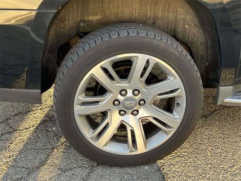 Used 2017 Cadillac Escalade ESV Luxury image 9