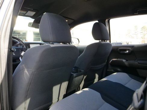 Used 2020 Toyota Tacoma TRD Off-Road w/ Technology Package image 29