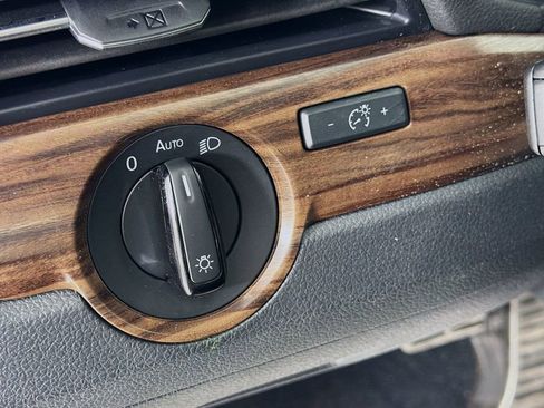 Used 2020 Volkswagen Passat 2.0T SEL image 10