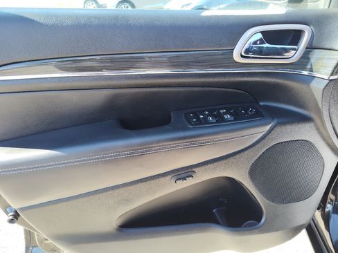 Used 2014 Jeep Grand Cherokee Overland image 16