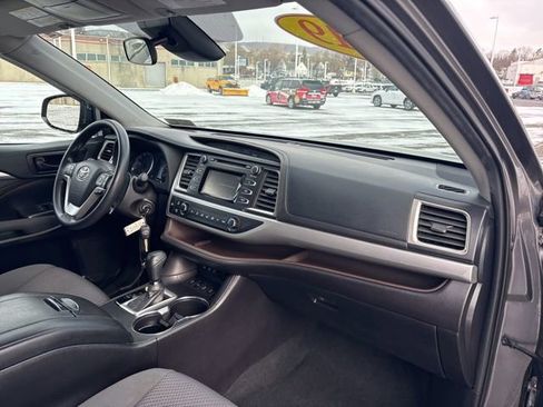 Used 2019 Toyota Highlander LE image 11
