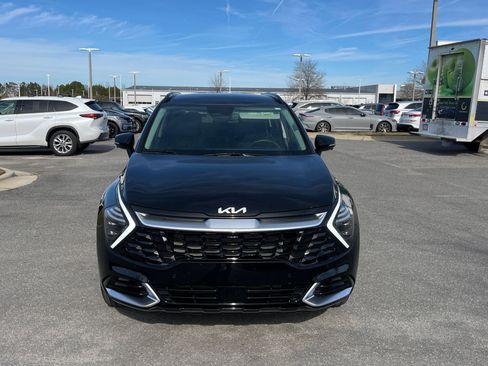 Used 2025 Kia Sportage SX image 3