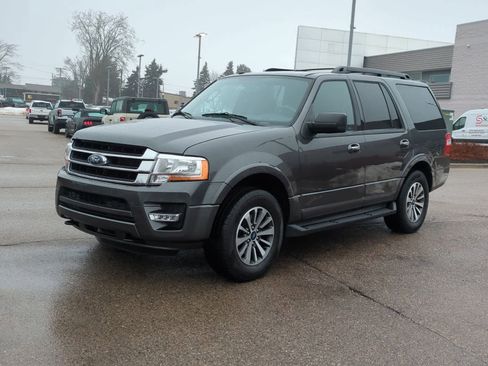 Used 2017 Ford Expedition XLT image 4
