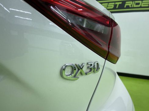 Used 2019 INFINITI QX30 Premium w/ Navigation Package image 13