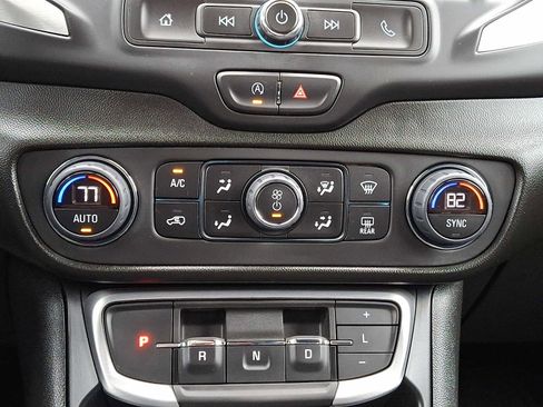 Used 2023 GMC Terrain SLE w/ Driver Convenience Package image 15