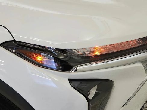 Used 2024 Chevrolet Trax LS w/ LS Convenience Package FWD image 14