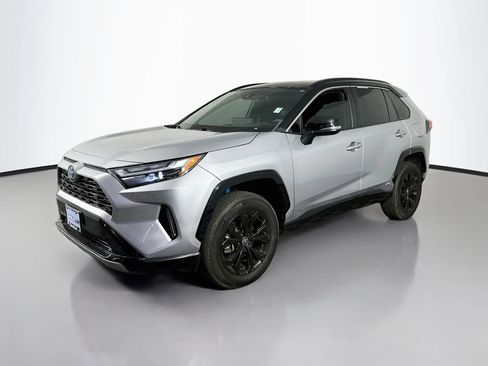 Used 2023 Toyota RAV4 XSE AWD/4WD image 4