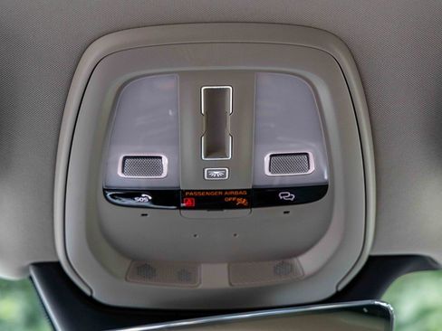 Used 2024 Volvo XC90 B6 Plus image 16