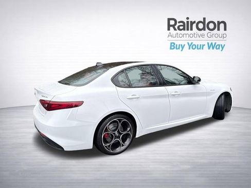 Used 2023 Alfa Romeo Giulia Veloce image 9