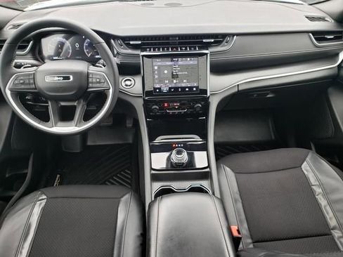 Used 2024 Jeep Grand Cherokee Laredo X w/ Luxury Tech Group I image 15