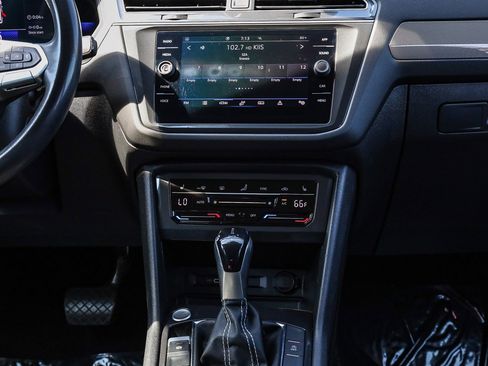 Certified 2022 Volkswagen Tiguan SE image 13
