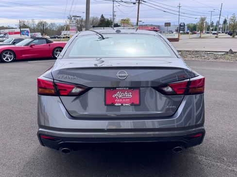 Used 2024 Nissan Altima 2.5 SR w/ SR Premium Package AWD/4WD image 4