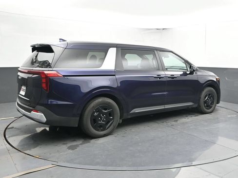 Used 2026 Kia Carnival FWD image 3