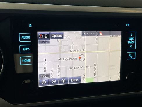 Used 2019 Toyota Tacoma SR5 AWD/4WD image 18