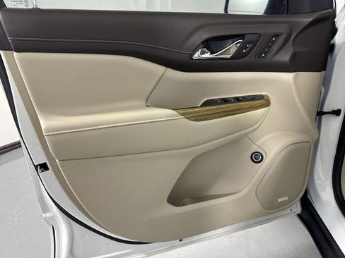 Used 2019 GMC Acadia Denali image 19