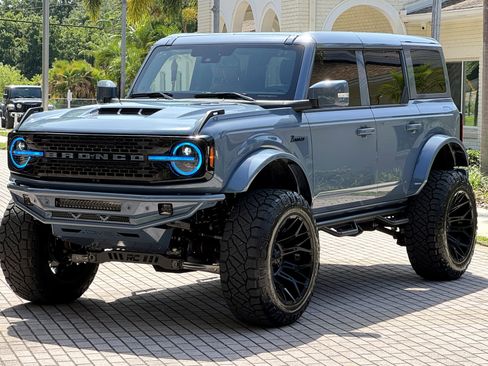 Used 2025 Ford Bronco Outer Banks AWD/4WD image 3