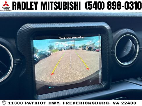 Used 2023 Jeep Wrangler Unlimited Sahara w/ Cold Weather Group AWD/4WD image 12