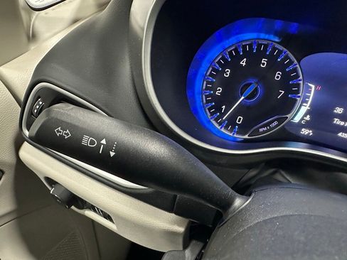 Used 2023 Chrysler Pacifica Touring-L image 21