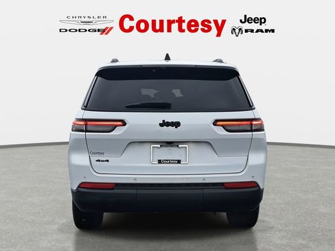 Certified 2024 Jeep Grand Cherokee L Laredo image 6