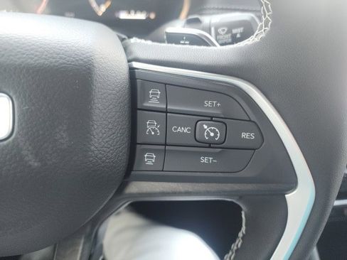 New 2025 Jeep Grand Cherokee Limited w/ Black Appearance Package image 12