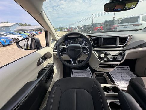 Used 2023 Chrysler Voyager LX FWD image 23