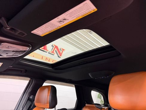 Used 2019 Dodge Durango R/T w/ Technology Group AWD/4WD image 15