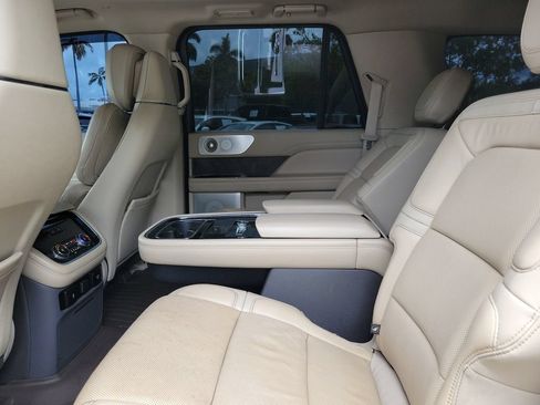 Used 2020 Lincoln Navigator L Reserve w/ Luxury Package AWD/4WD image 17
