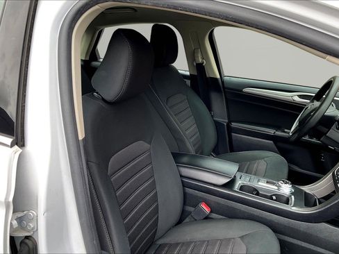 Used 2020 Ford Fusion SE FWD image 28