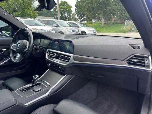 Used 2021 BMW 330i Sedan w/ M Sport Package RWD image 21