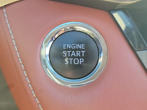 Used 2015 Toyota RAV4 Limited image 31