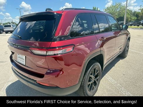 New 2025 Jeep Grand Cherokee Altitude image 5