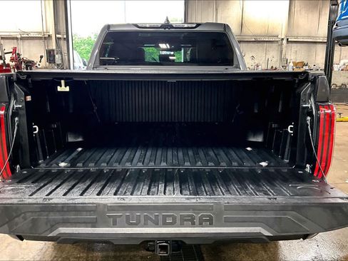Used 2025 Toyota Tundra Platinum w/ TRD Off-Road Package AWD/4WD image 31