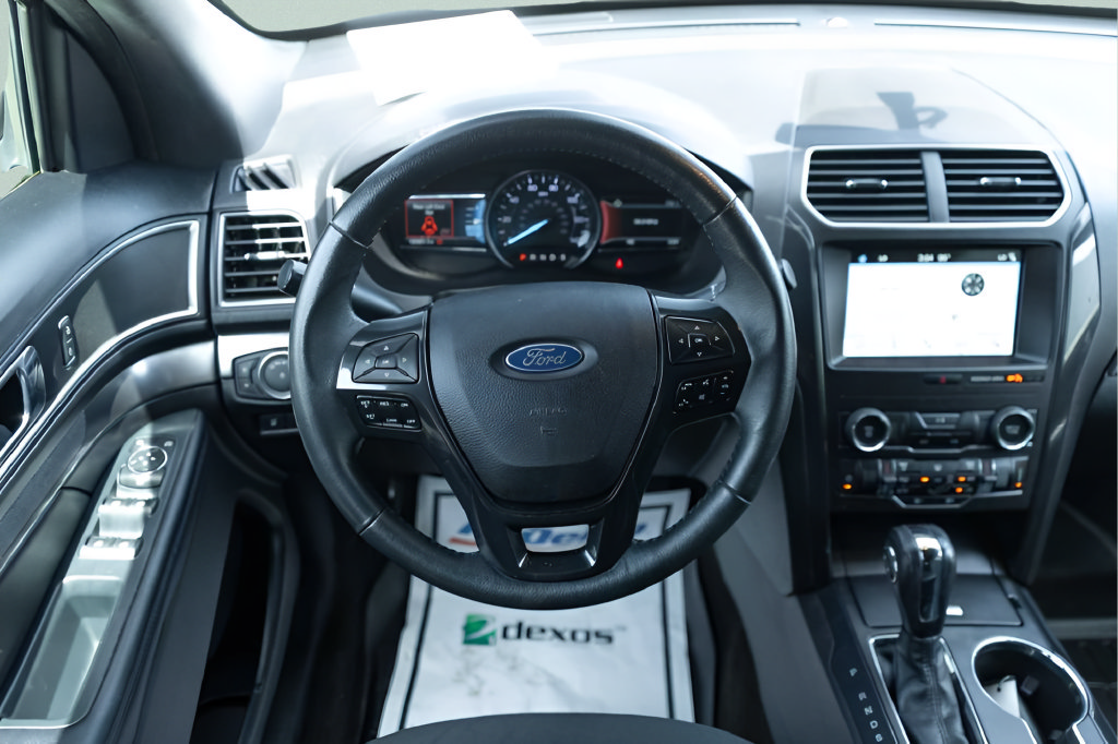 Used 2018 Ford Explorer XLT w/ Equipment Group 201A FWD image 18