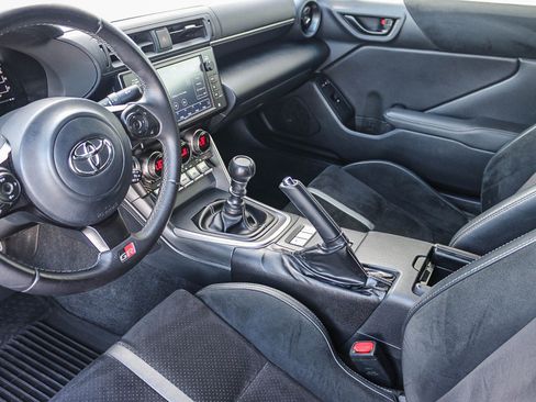 Used 2023 Toyota GR86 Premium w/ ALL Weather Mat Package (TMS) image 18