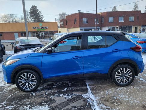Used 2023 Nissan Kicks SV image 4