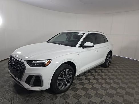 Used 2023 Audi Q5 2.0T Premium Plus w/ Premium Plus Package AWD/4WD image 2