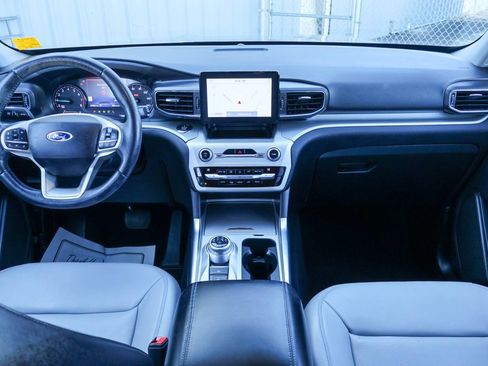 Used 2021 Ford Explorer XLT w/ Equipment Group 202A image 6