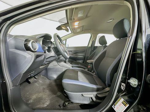 Used 2025 Nissan Versa SV FWD image 13
