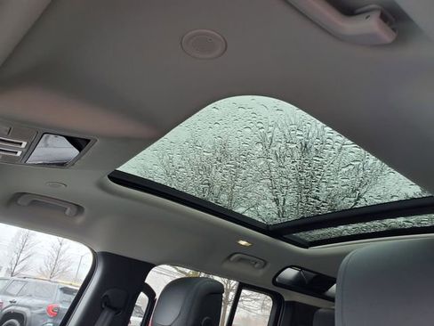 Used 2024 Land Rover Defender 110 S image 34